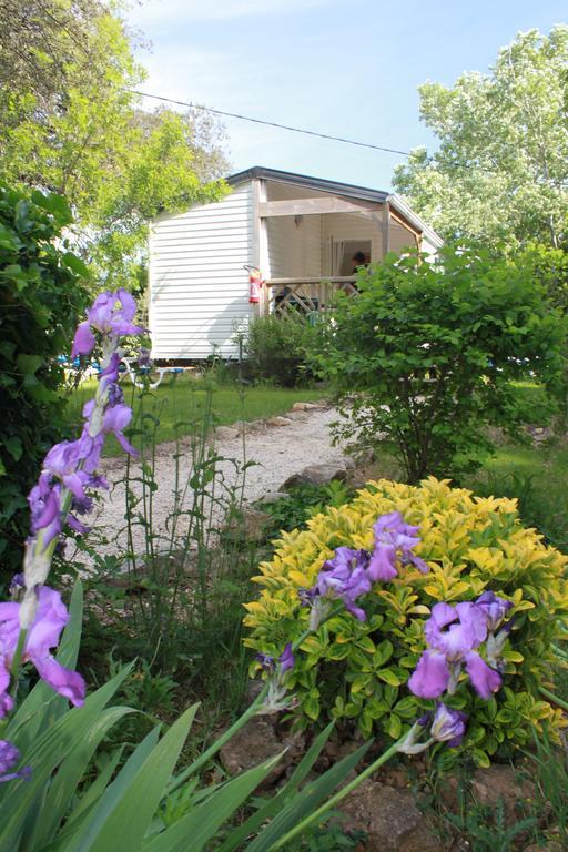 Hotel Camping Les Genets D'Or Bagnols-sur-Cèze Exterior foto