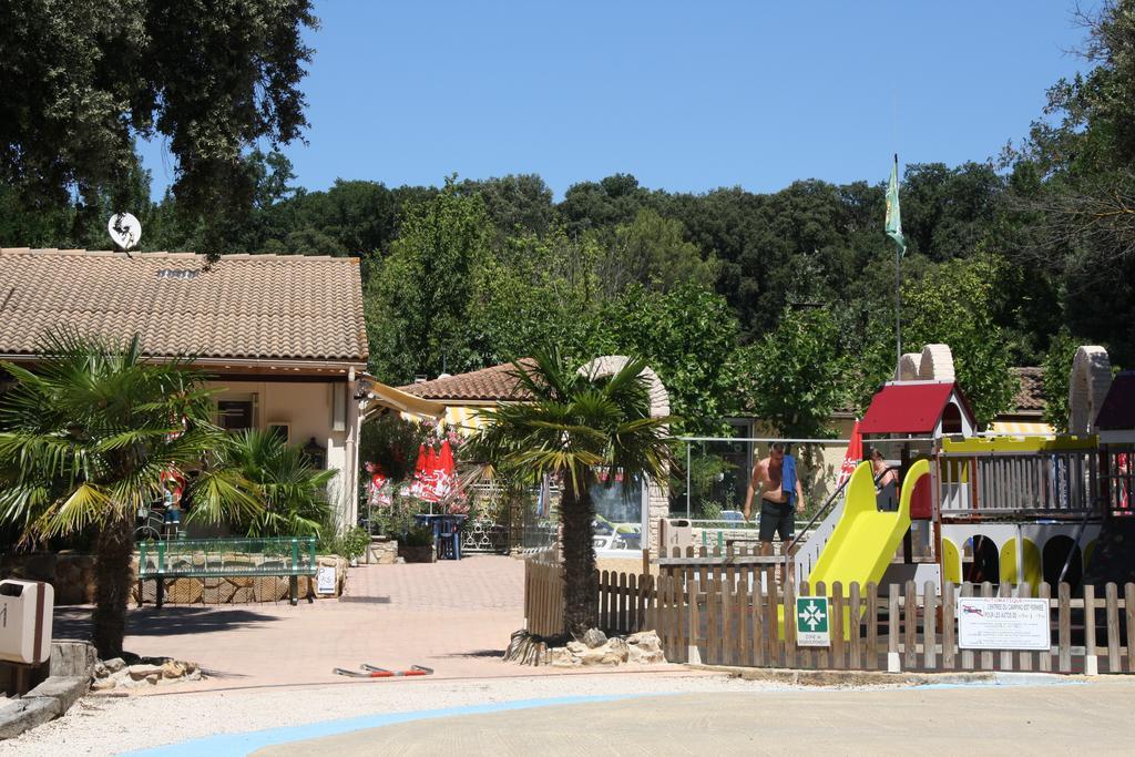 Hotel Camping Les Genets D'Or Bagnols-sur-Cèze Exterior foto